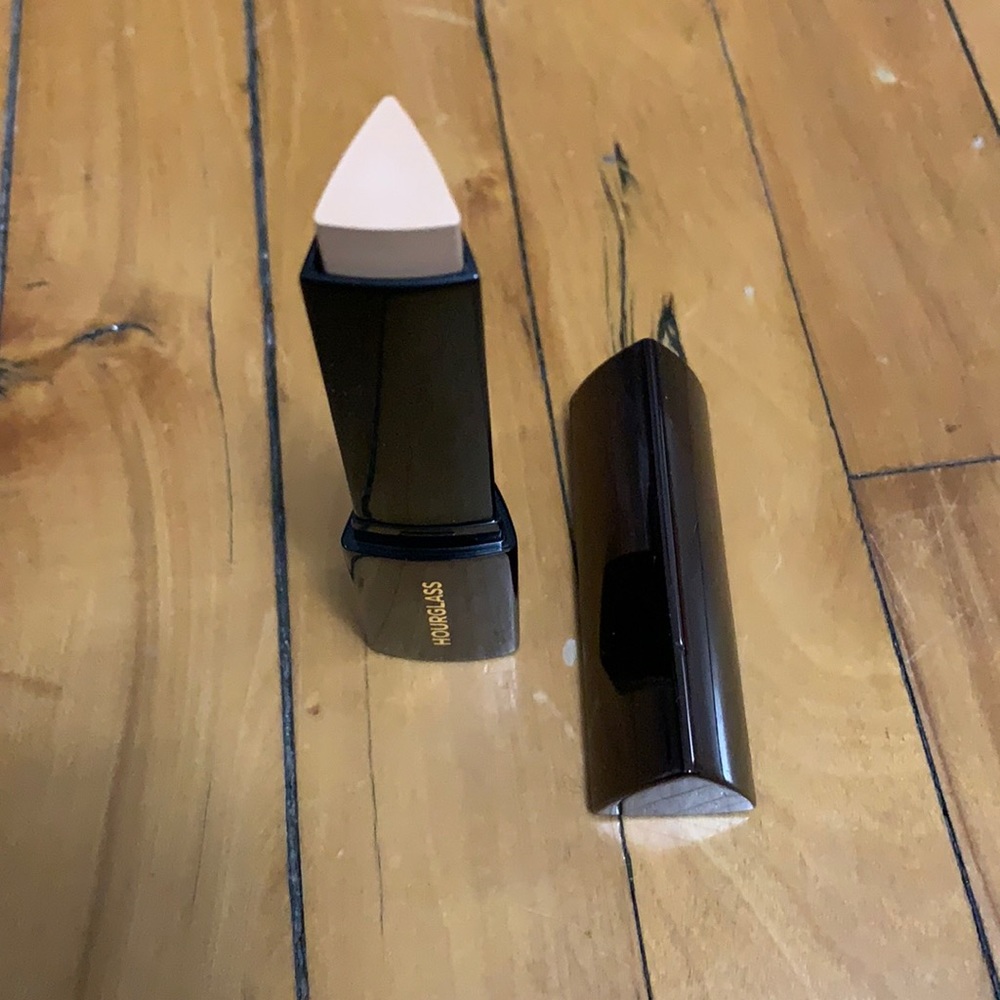 Brand New Hourglass Vanish Stick - Linen